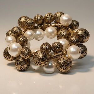 Chunky Cha Cha Bracelet White Glass Gold Tone Filigree Bead Stretch Bracelet